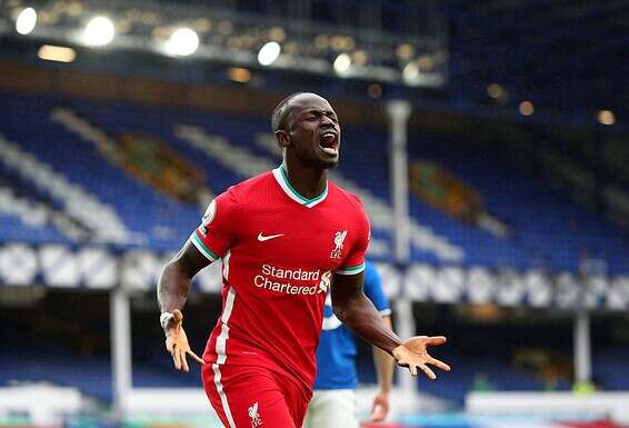 סאנה חוגג את היתרון המוקדם של ליברפול // צילום: אי-פי